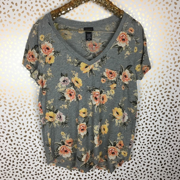 Torrid Floral V-neck Tee - Picture 2 of 7